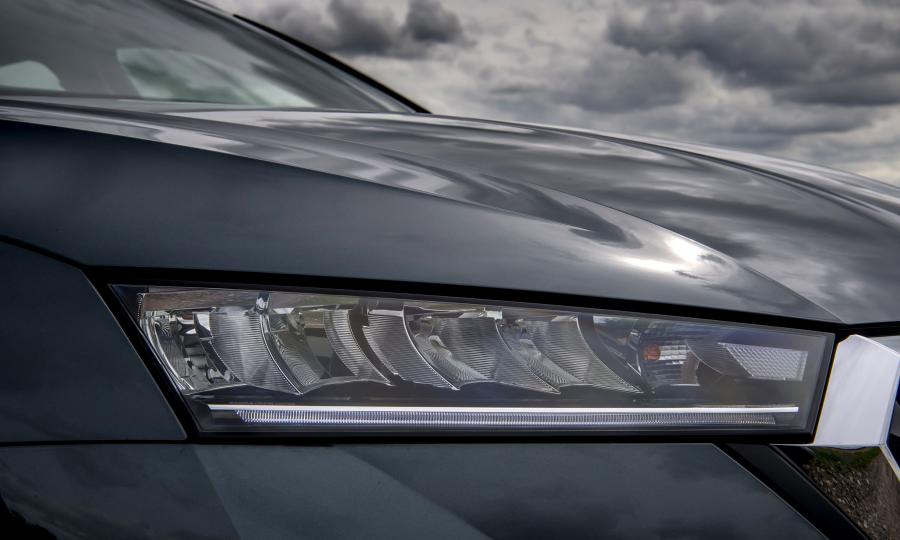 Детали экстерьера Skoda Octavia Estate 2020 года  (UK) (фото 33 из 42)